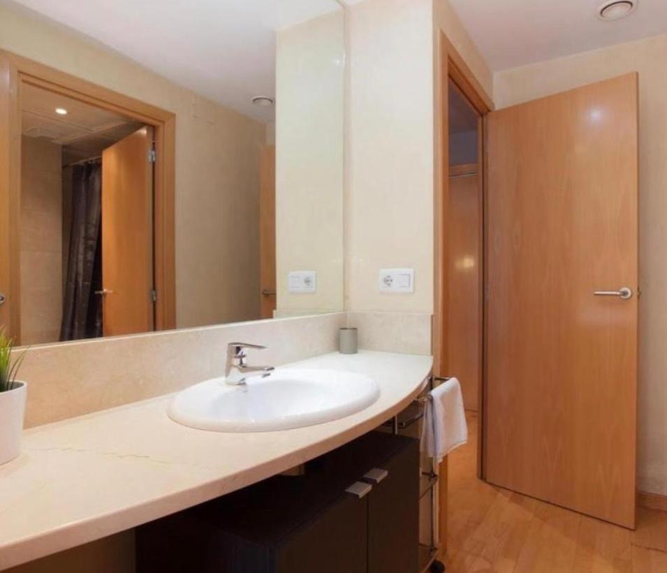 Sweet Bcn Rambla 48 Apartment บาร์เซโลนา ภายนอก รูปภาพ